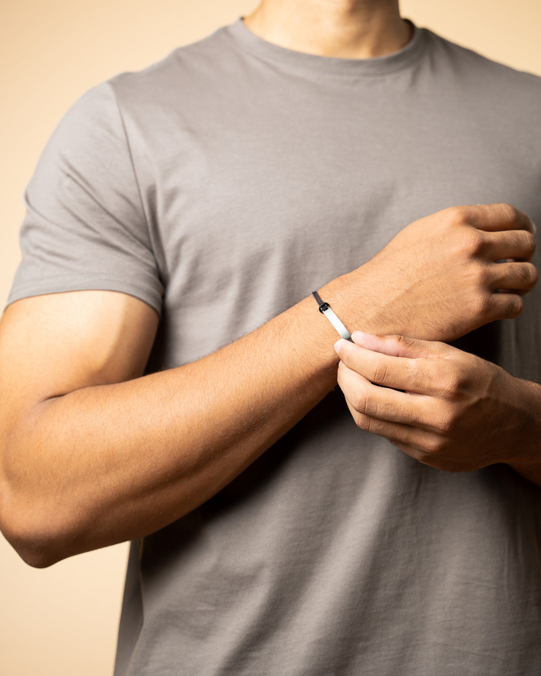 Black nylon bracelet with an engraving plate