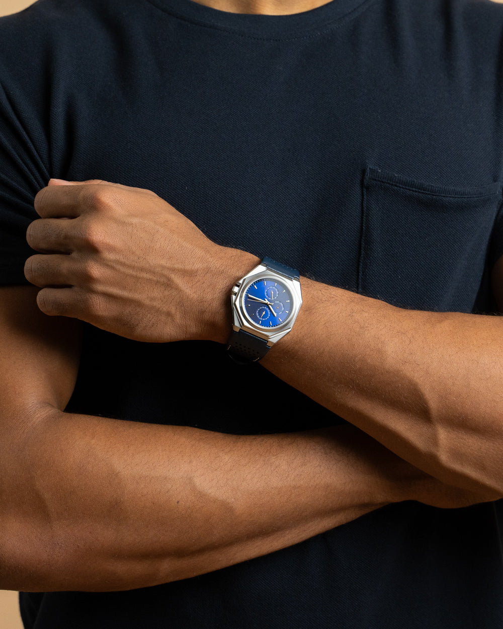 44mm Horloge met geperforeerde band uit Italiaans leer