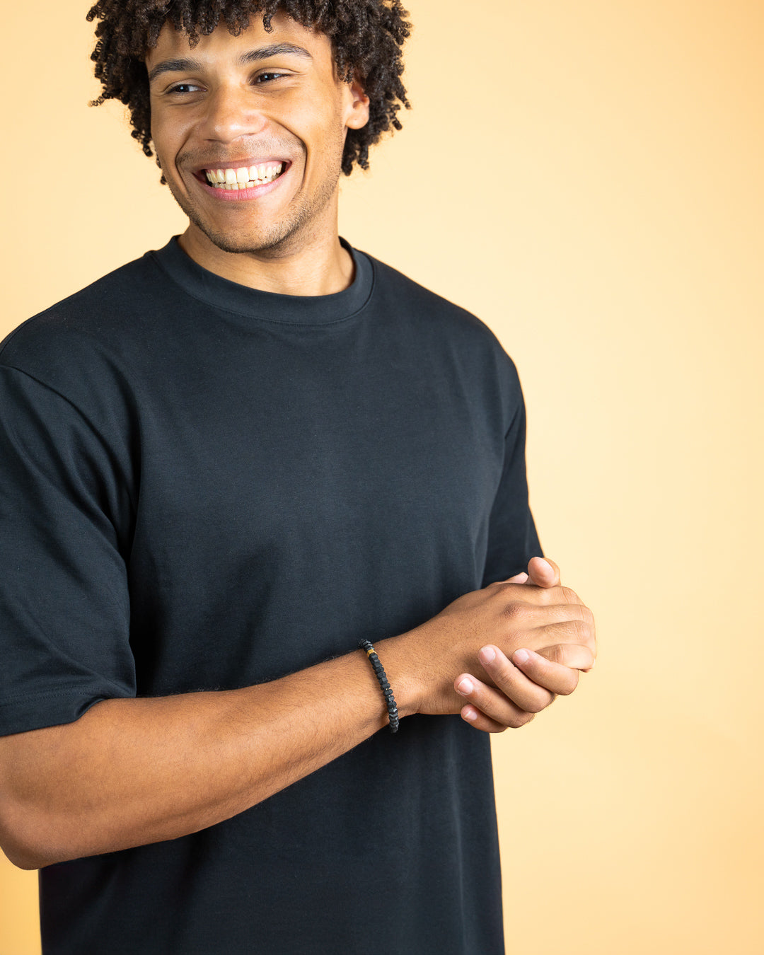 Exclusive bracelet with hand-cut black Agate stone and 18k gold plating