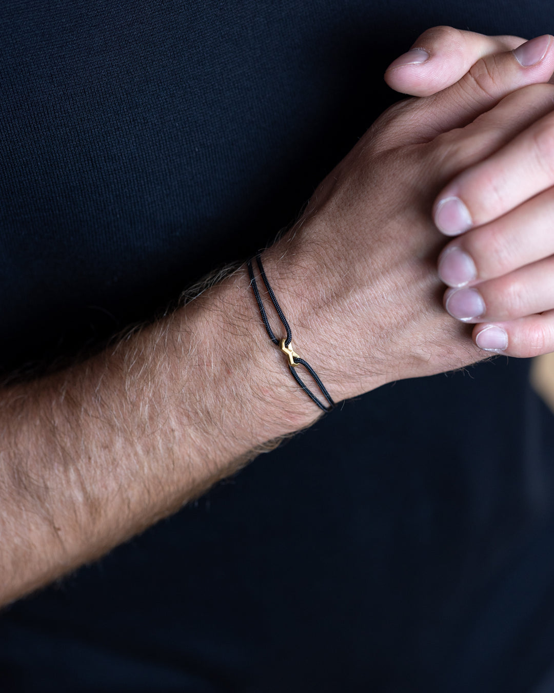 Black nylon bracelet with a gold-plated infinity sign