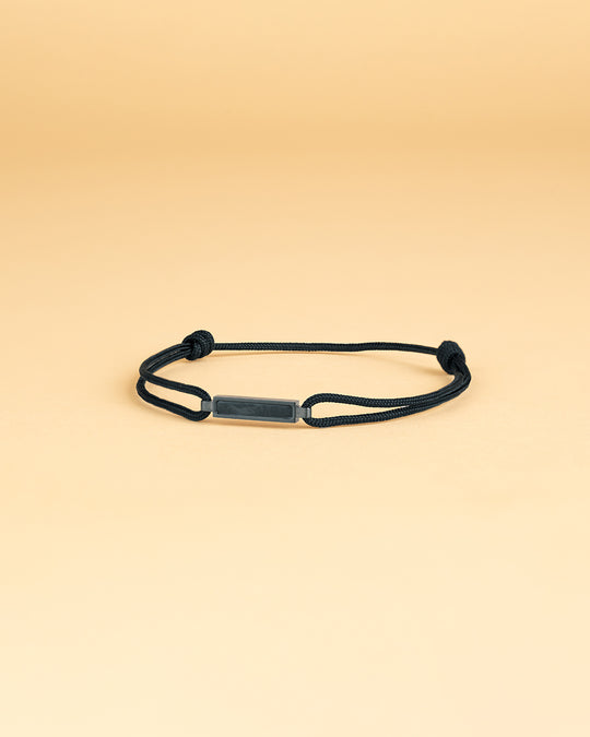 Black nylon bracelet with a black carbon element
