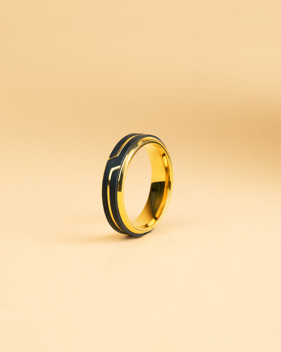 Gold-plated titanium ring with Forged Carbon finish – Gemini Official
