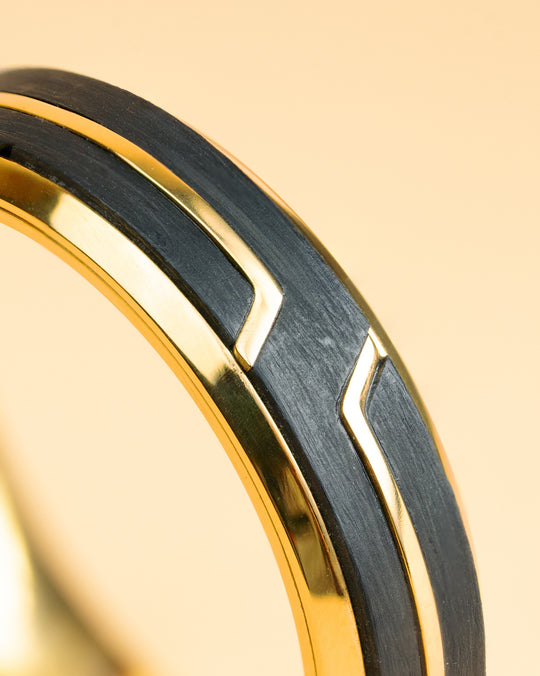Gold-plated titanium ring with Forged Carbon finish