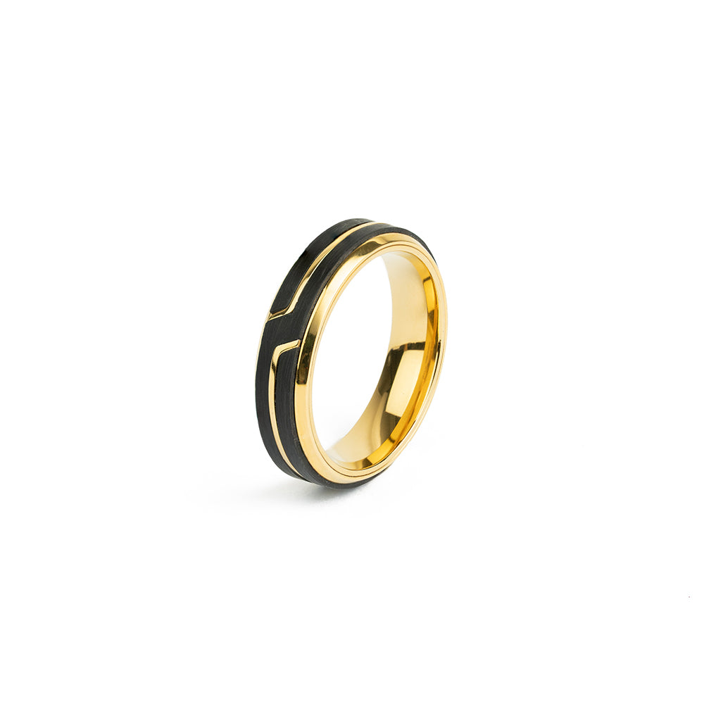 Gold-plated titanium ring with Forged Carbon finish