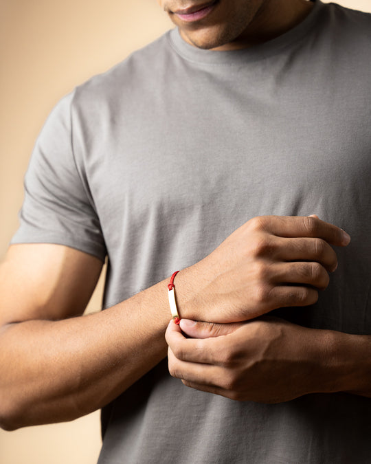 Red nylon bracelet with a gold-plated engraving plate
