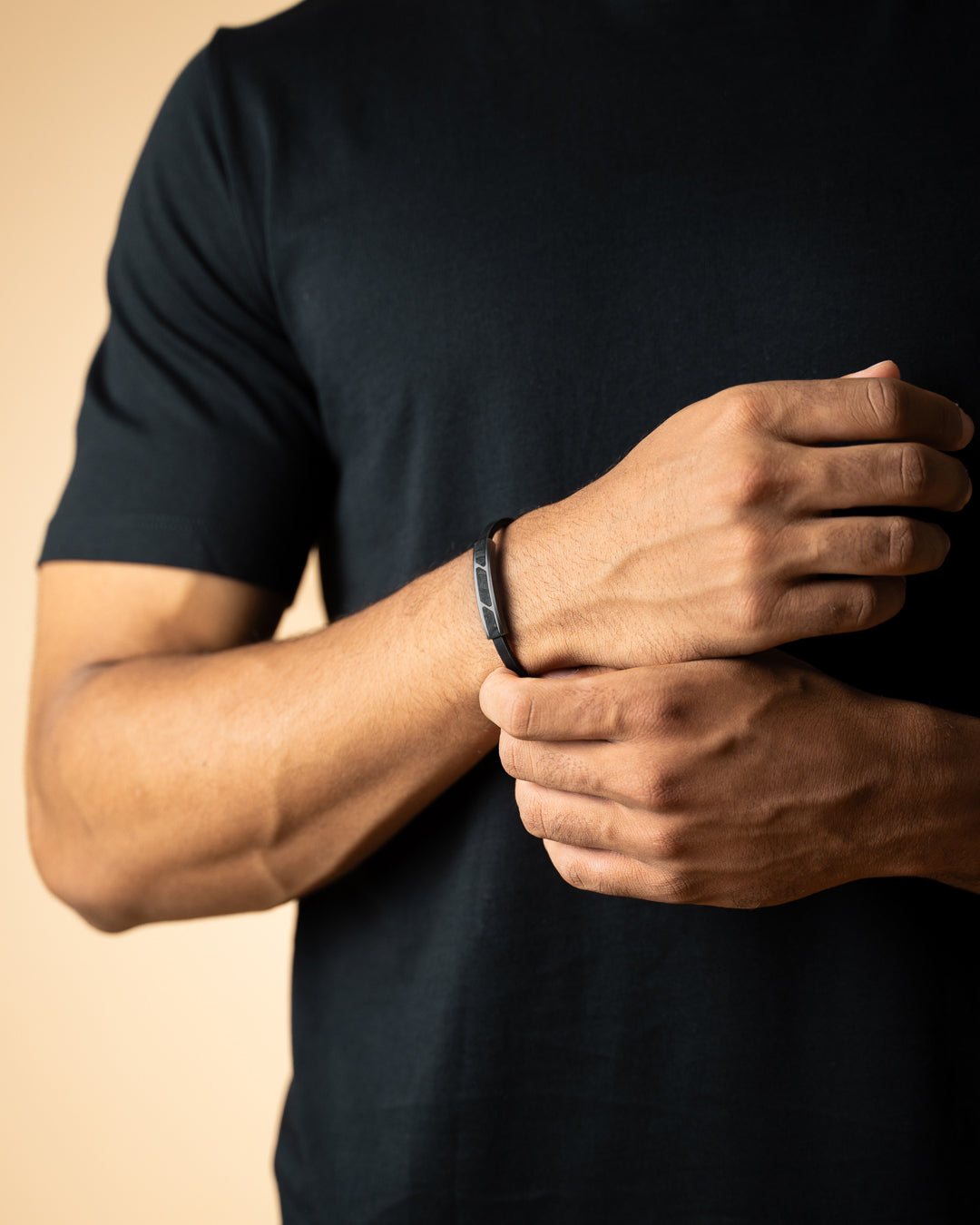 Black leather bracelet finished with forged carbon