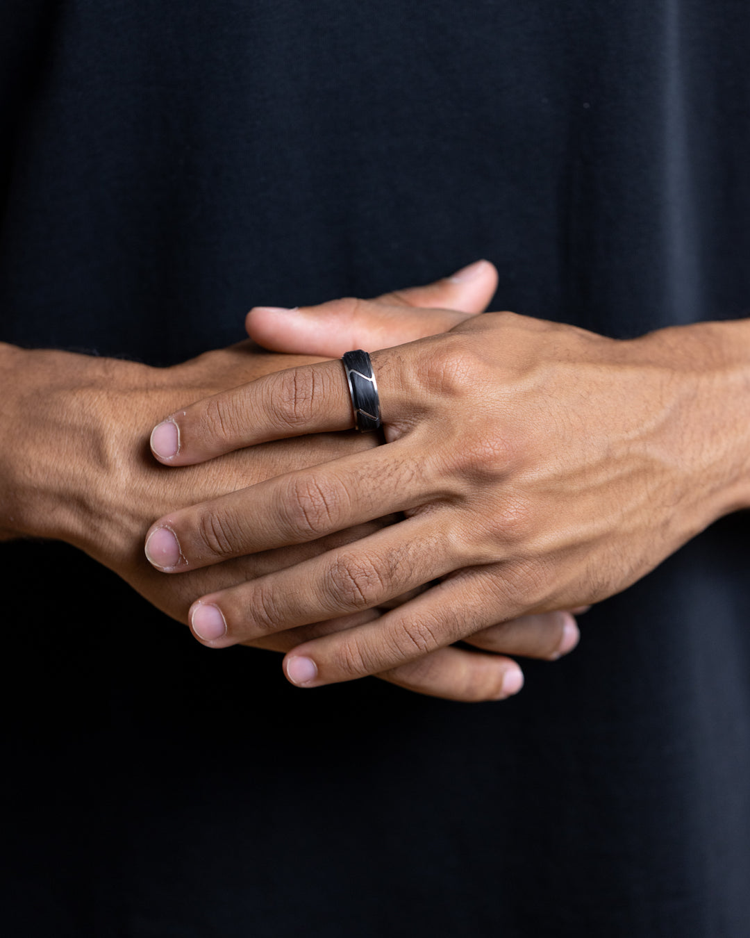 8mm Exclusieve titanium ring met gesmeed carbon