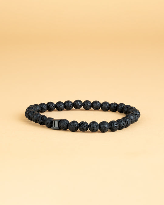 Armband met 6mm Lava steen en een zwarte spacer