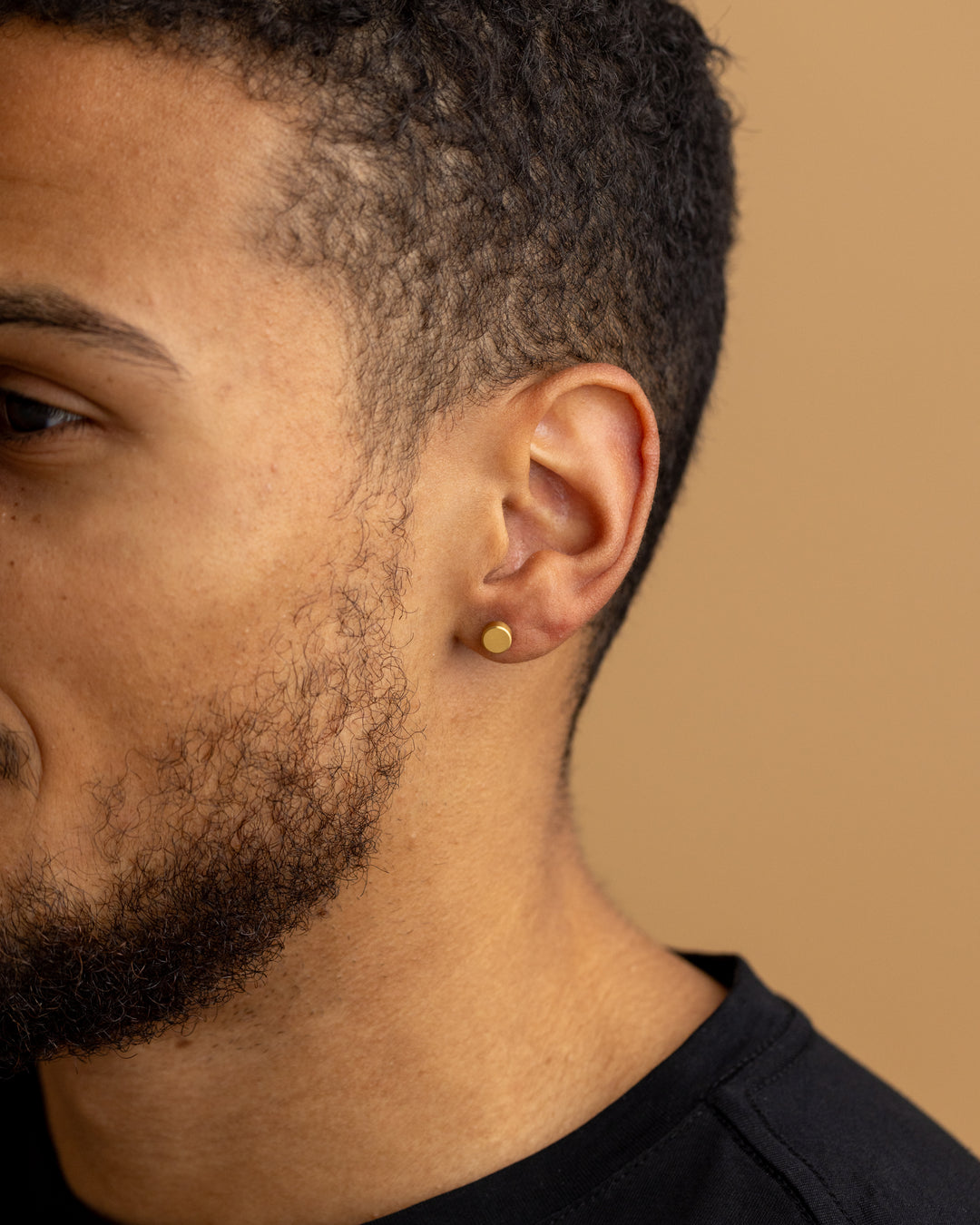 Vollständig vergoldeter Ohrring aus Titan - rund