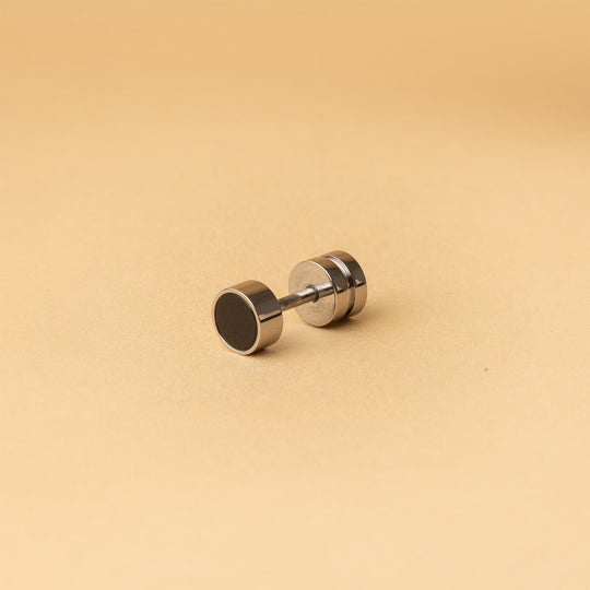 Voller Titanohrring mit schwarzem Onyxstein