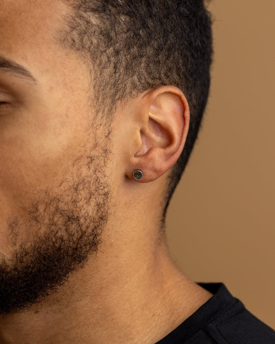 Voller Titanohrring mit geschmiedetem Carbon