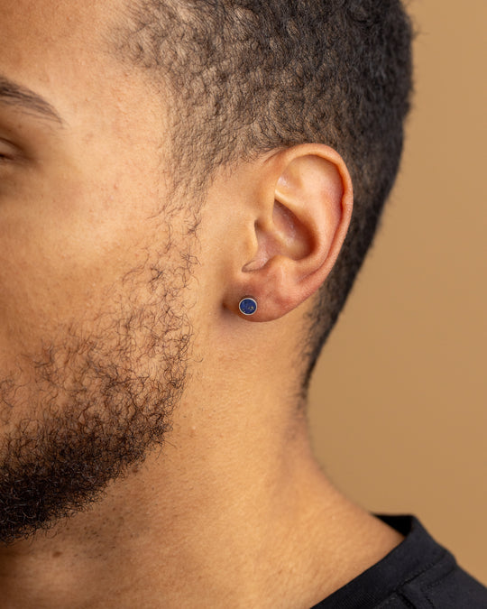 Voller Titanohrring mit Lapislazuli-Stein