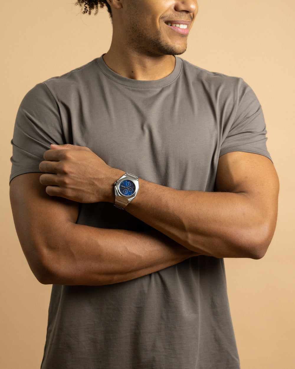 42mm full stainless steel watch with silver finish
