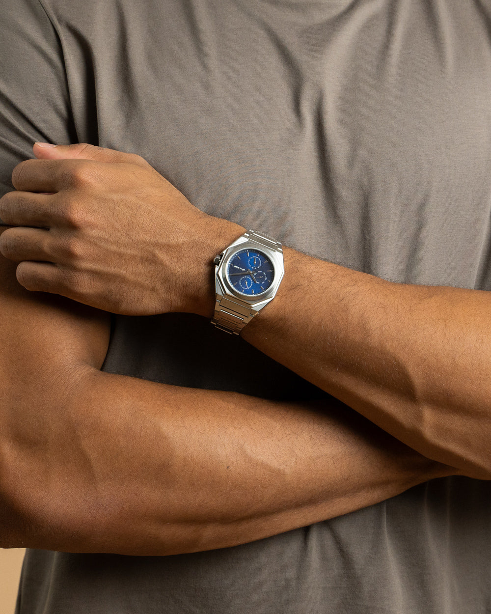 42mm full stainless steel watch with silver finish