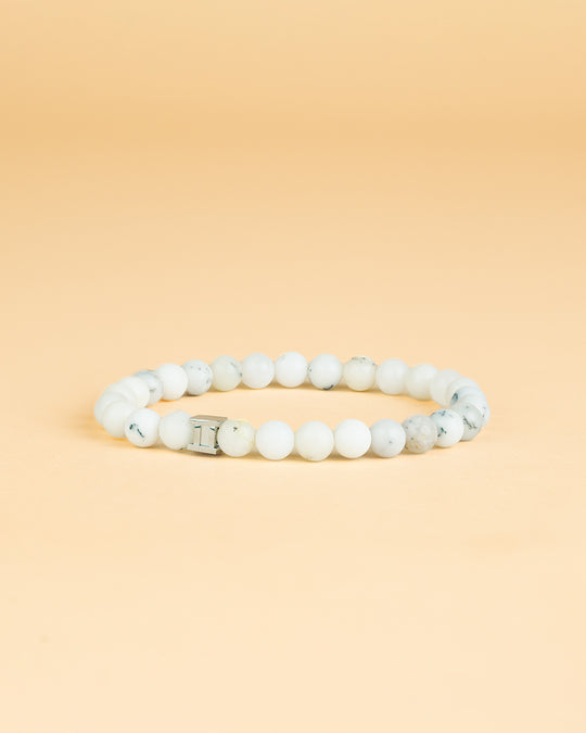 Bracelet with 6mm Opal stone
