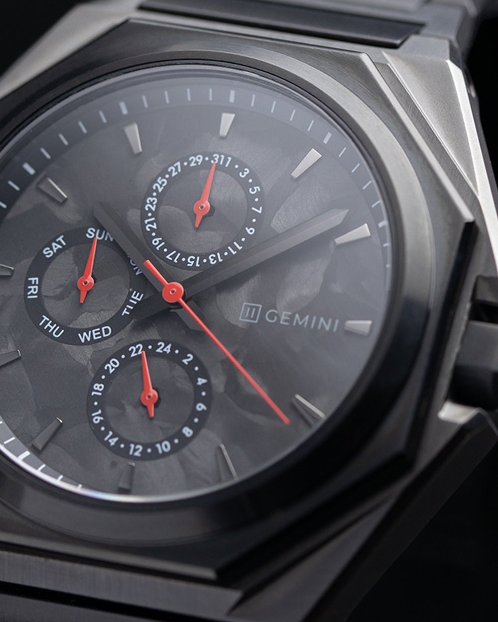 Limited Edition 44mm horloge met carbon wijzerplaat en zwarte afwerking