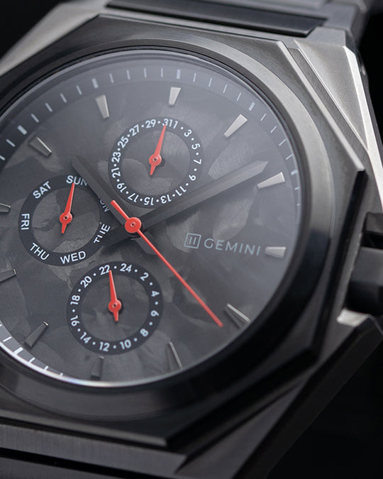 Limited Edition 44mm horloge met carbon wijzerplaat en zwarte afwerking