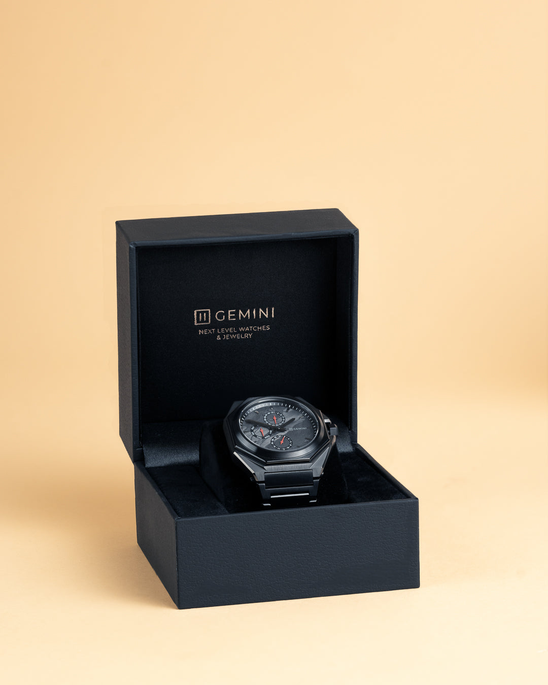 Limited Edition 44mm horloge met carbon wijzerplaat en zwarte afwerking