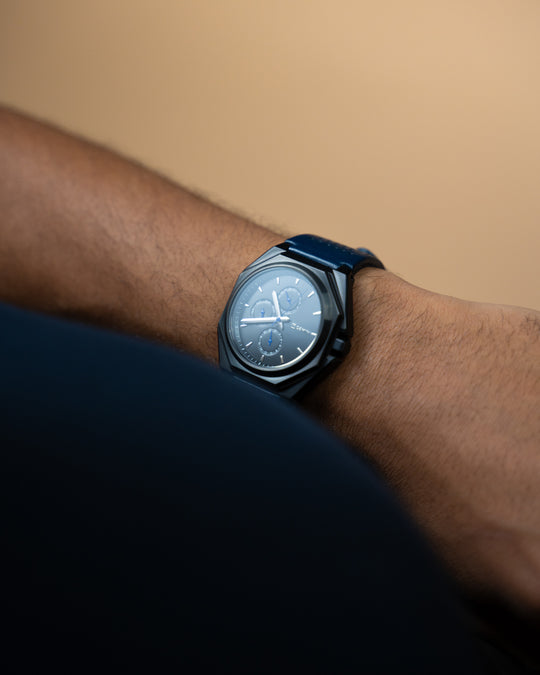 44 mm dunkelgraue Stahluhr mit italienischem Lederarmband