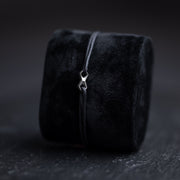 Bracelet en nylon noir de 1,5 mm avec un signe Infinity noir