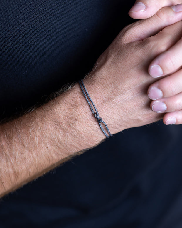 Bracelet en nylon gris de 1,5 mm avec un signe Infinity noir
