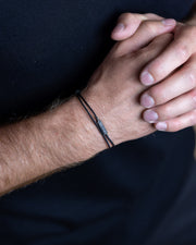 Bracelet en nylon noir de 1,5 mm avec une finition en carbone noir