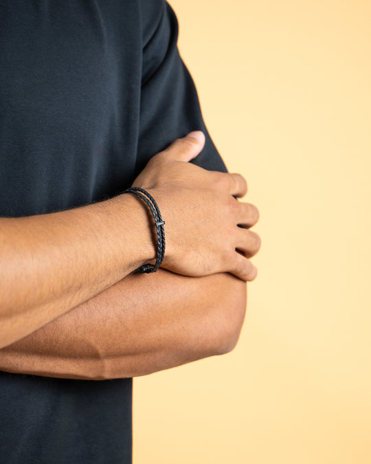 Doppeltes Armband aus schwarzem italienischem Nappaleder mit schwarzem Finish