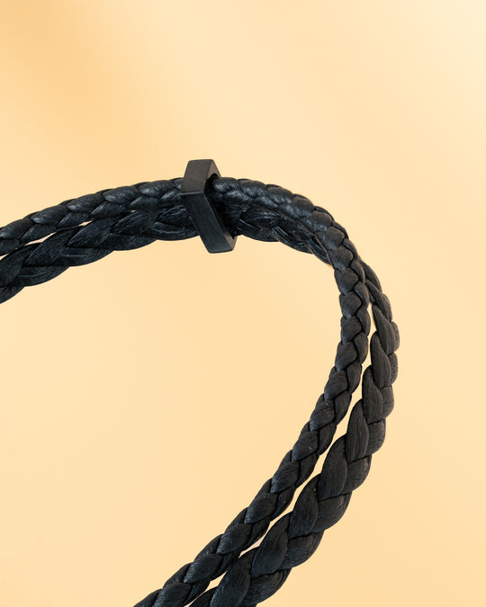 Doppeltes Armband aus schwarzem italienischem Nappaleder mit schwarzem Finish