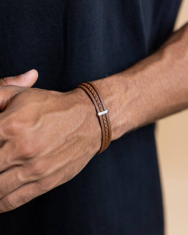 Dreifaches hellbraunes Armband aus italienischem Nappaleder mit versilberter Oberfläche