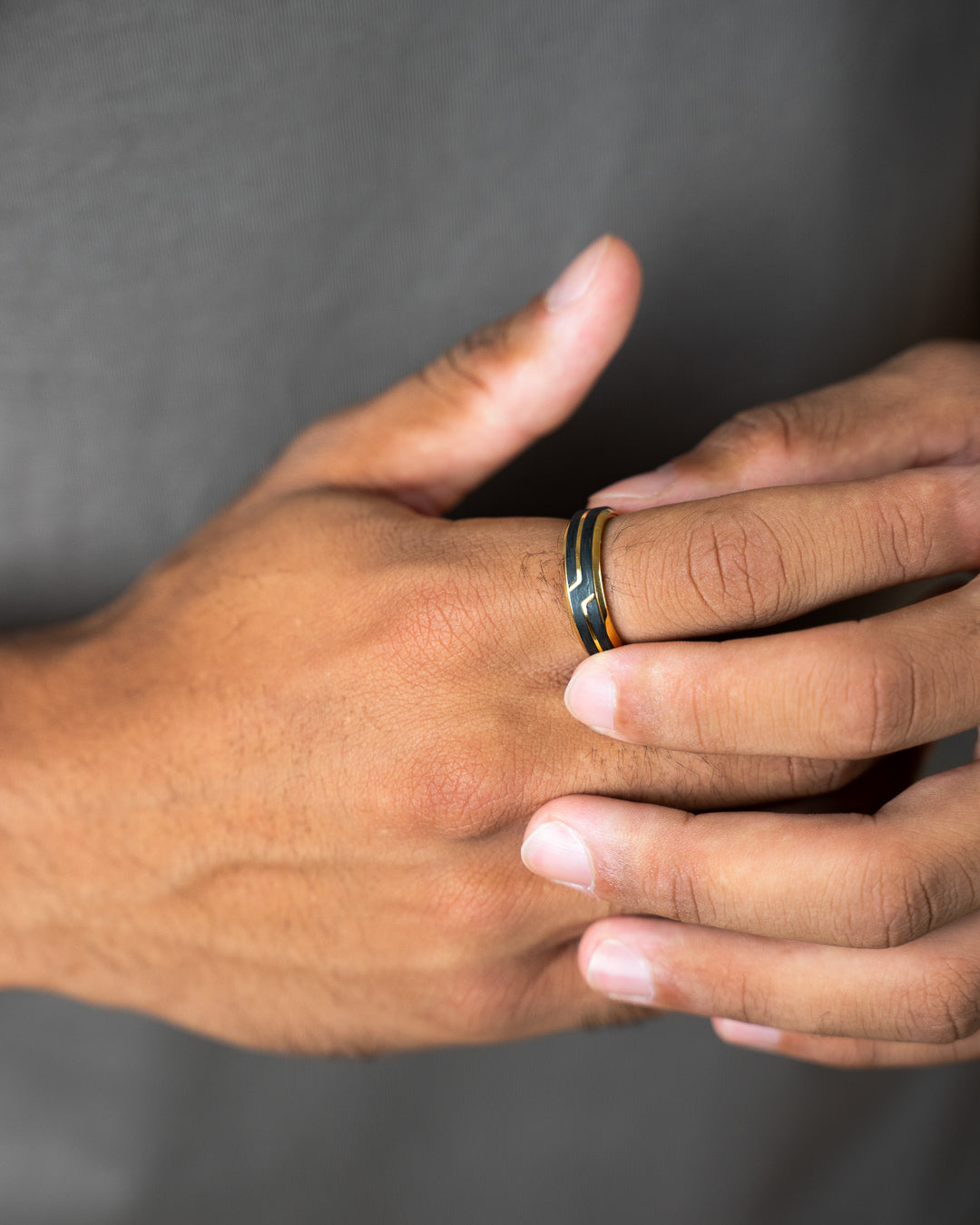 Gold-plated titanium ring with Forged Carbon finish