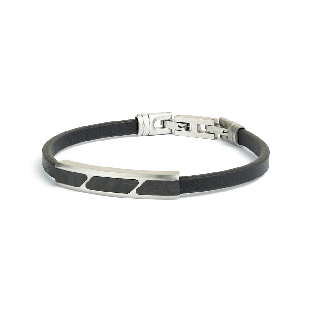Leather bracelet finished with a forged carbon element