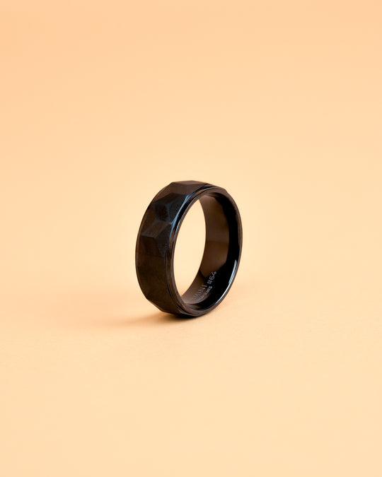 8 mm Titanring mit Schwarz-auf-Schwarz-Finish