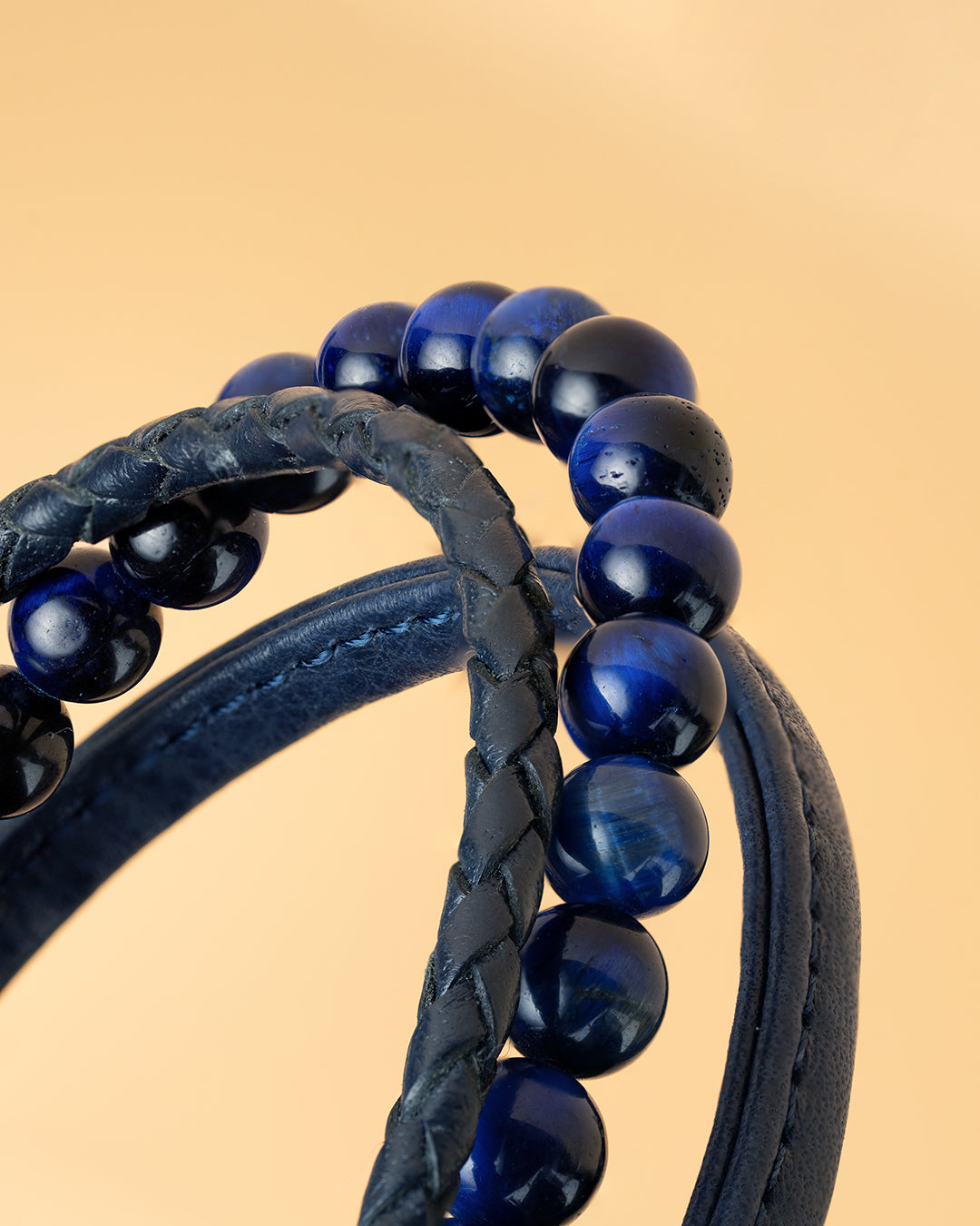 Driedelige armband met 6mm Tijgeroog steen en Nappa leder