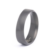 6mm Zwarte titanium ring met een twist