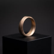 6 mm gedraaide, volledig verbronsde titanium ring