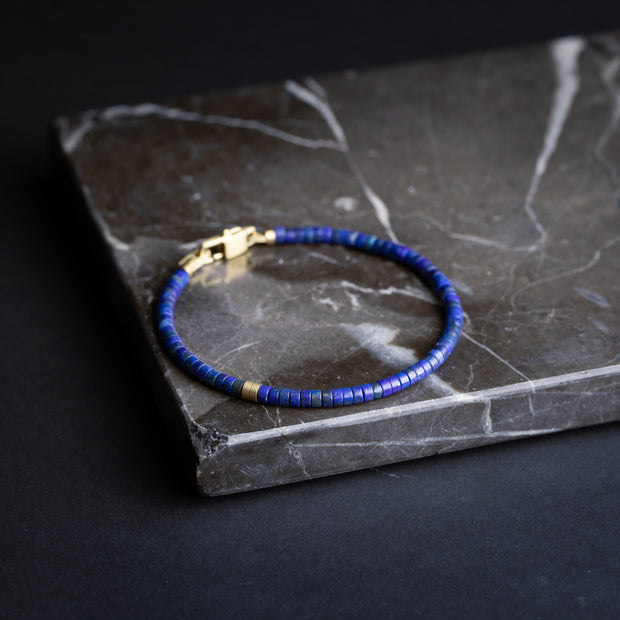 Bracelet 2 mm avec pierres de Lapis Lazuli et élément en titane
