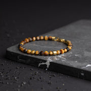 Armband mit 6 mm Tigerauge-Stein und Titanelement