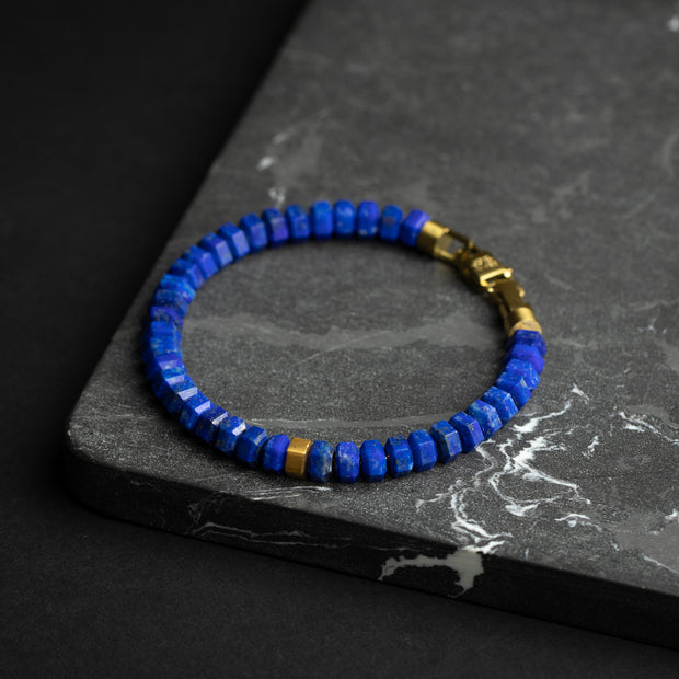 Exklusives Armband mit handgeschliffenem Lapislazuli-Stein und 18-karätiger Vergoldung