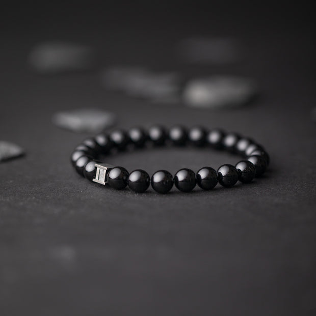 Bracelet avec pierre d'Onyx en 8mm et logo noir