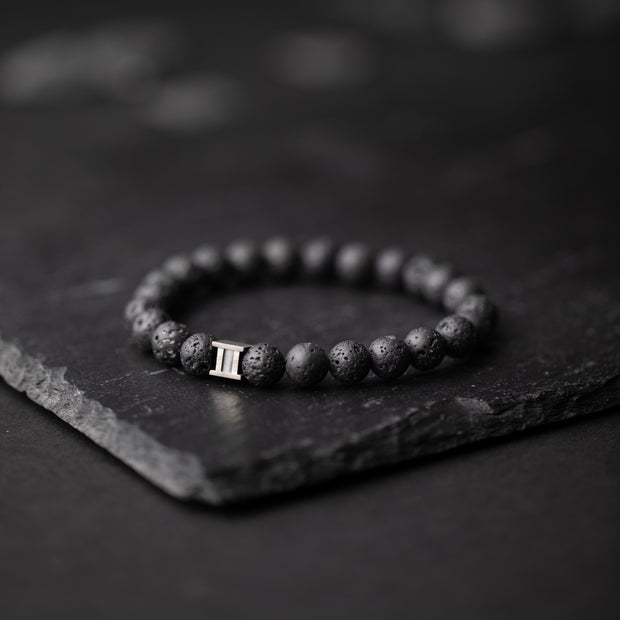 Bracelet avec pierre de lave noire de 8 mm et intercalaire noir