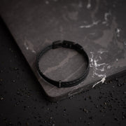 Driedubbele zwarte Italiaanse nappaleren armband met zwarte afwerking