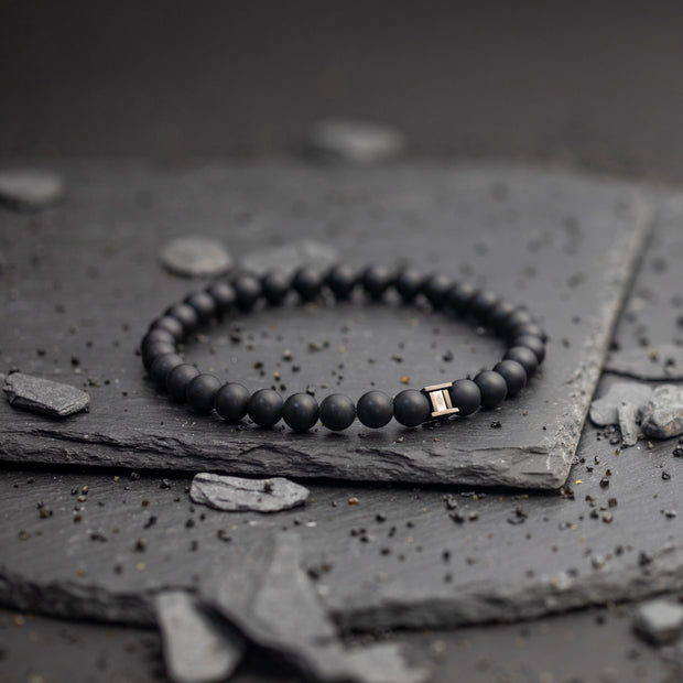 Armband met 6mm matte Agaat steen en een zwarte spacer