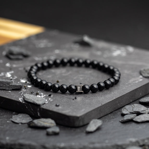 Bracelet with 6mm Onyx stone and black spacer