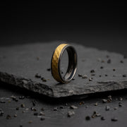 6mm Titanium ring met zwarte en goudkleurige afwerking