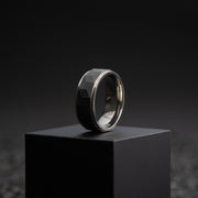 8 mm titanium ring met zilveren en zwarte afwerking