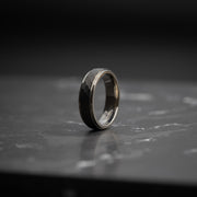 6mm Titanium ring met zilverkleurige en zwarte afwerking