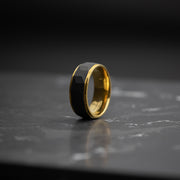 8 mm titanium ring met gouden en zwarte afwerking