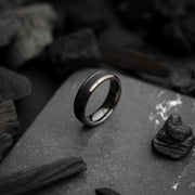 6 mm zwarte titanium ring met gesmeed carbon