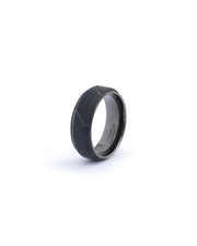 8 mm zwarte titanium ring met Forged Carbon afwerking