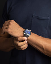 Montre chronographe suisse de 44 mm avec boîtier et bracelet gris foncé
